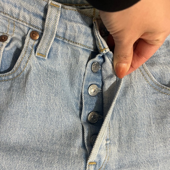 Levi’s Light Wash 501 | High Rise Straight Leg - Picture 2 of 6